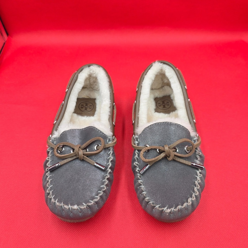 Tory Burch Silver‎ Metallic Gray Fur Lined House Shoes Moccasin Slipper Size 6